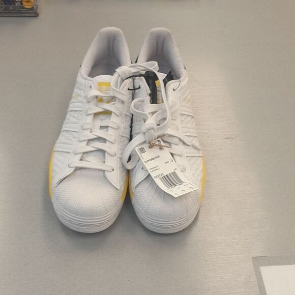 adidas Shoes - Adidas Femalle size 8 shoe